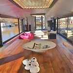 Peniche ! Amours Le Do Karina Bisch 2019 Botel